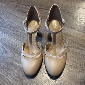 Naturalizer Women's Tan T-Strap Heels